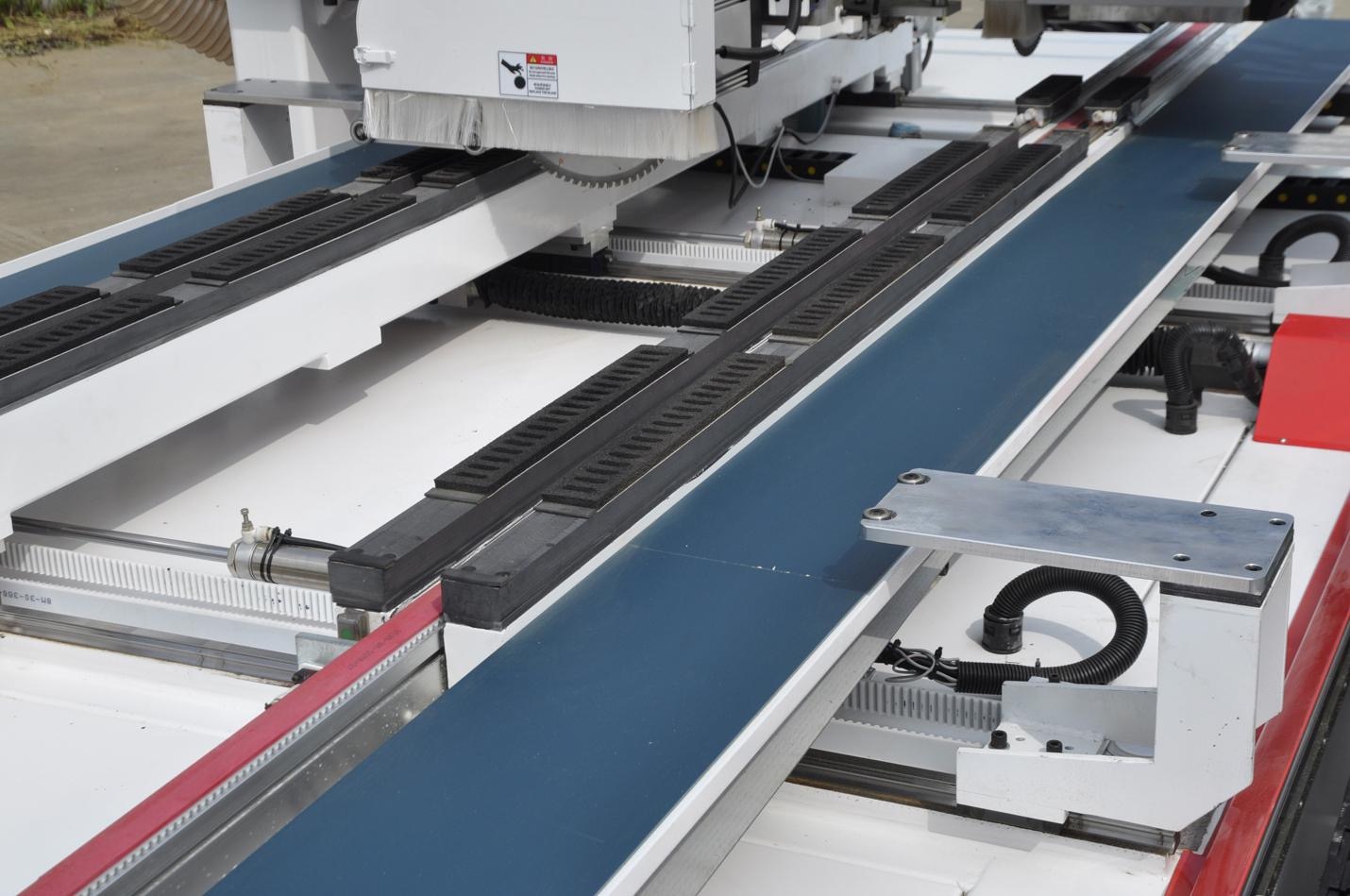 CNC Machine WOODEN DOOR GAUGE SIDE EDGES SAW CNC Saw For Doors