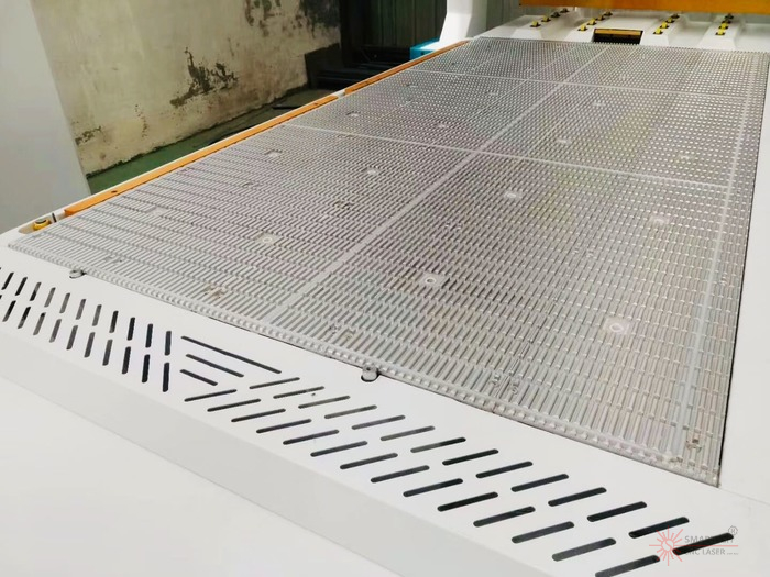cast aluminium table