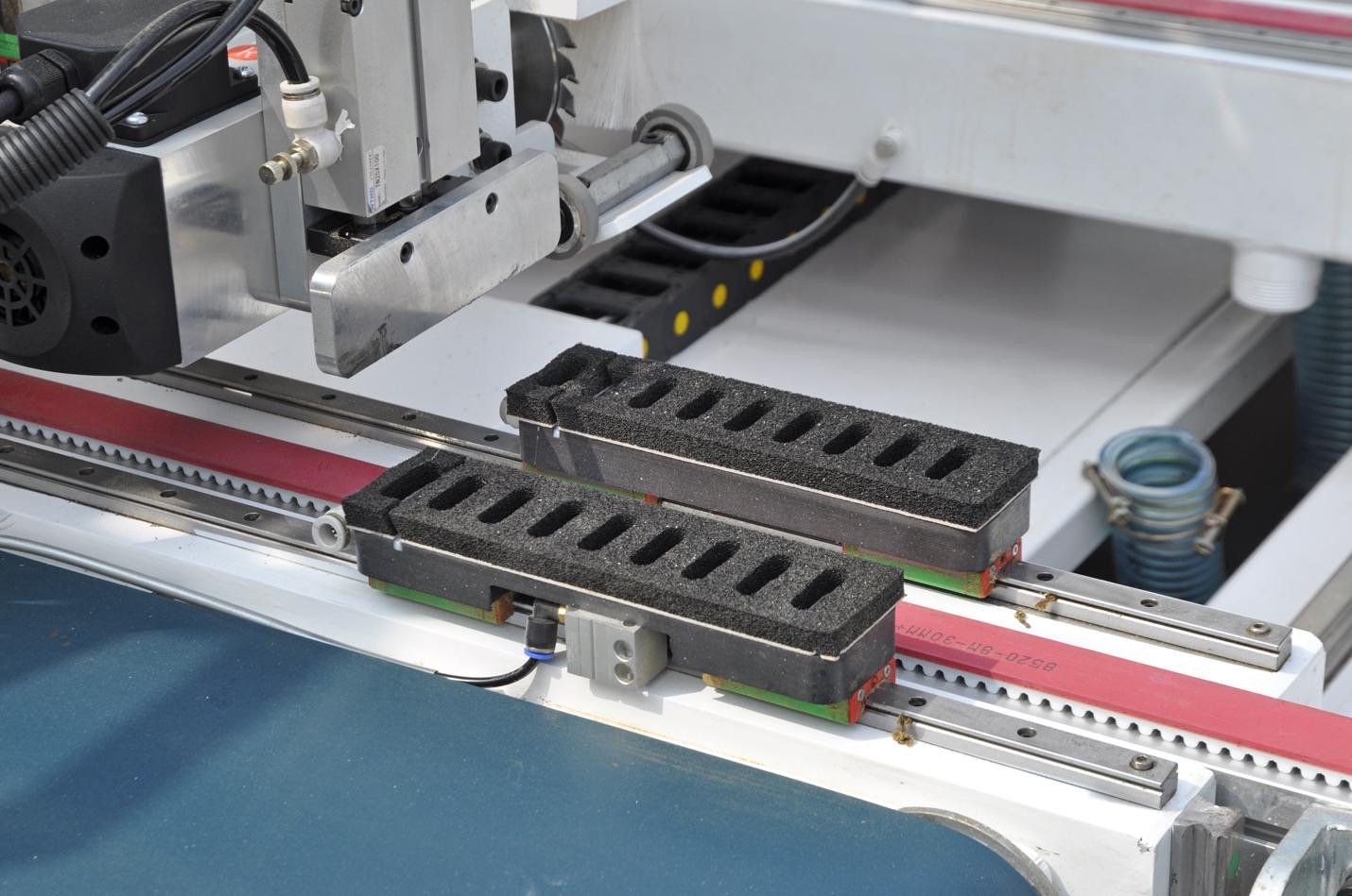CNC Machine WOODEN DOOR GAUGE SIDE EDGES SAW CNC Saw For Doors