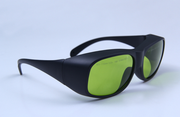 How to do a good job of cleaning and maintenance of laser protective lenses？